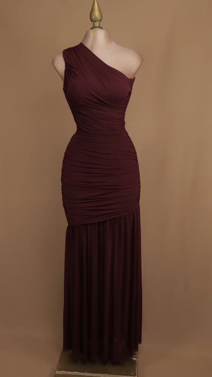 Vestido largo asimétrico y corrugado