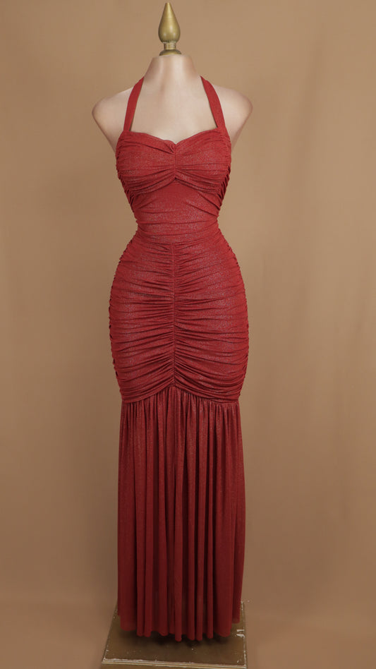 Vestido largo cuello halter con destellos