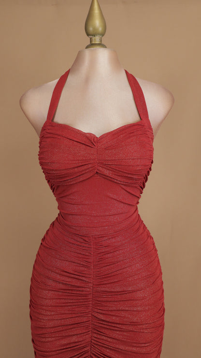 Vestido largo cuello halter con destellos