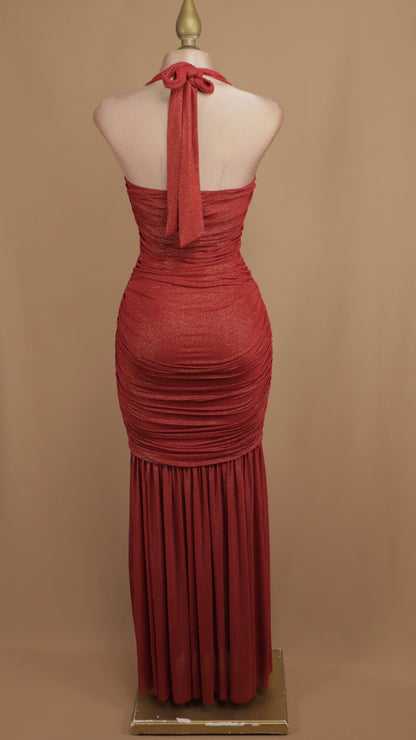 Vestido largo cuello halter con destellos