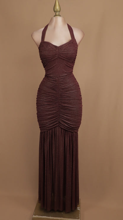 Vestido largo cuello halter con destellos