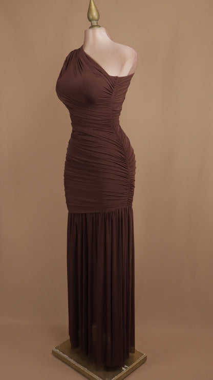 Vestido largo asimétrico y corrugado