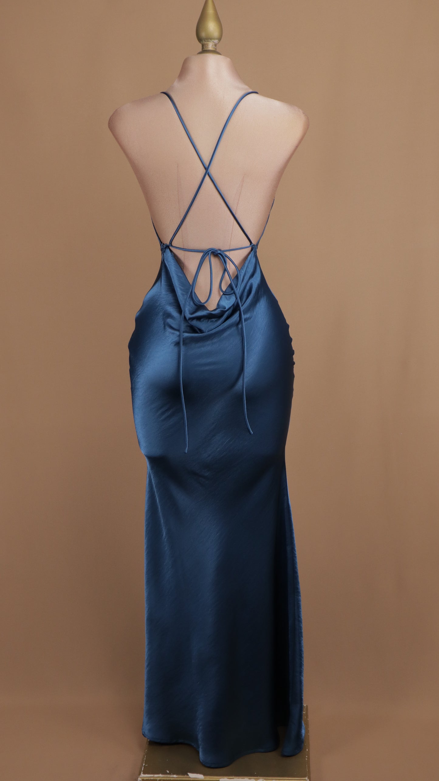 Vestido largo escote en la espalda