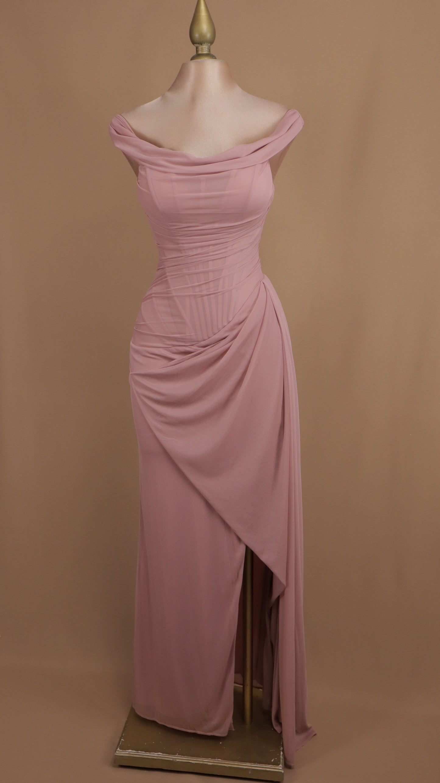 Vestido largo con corset al hombro