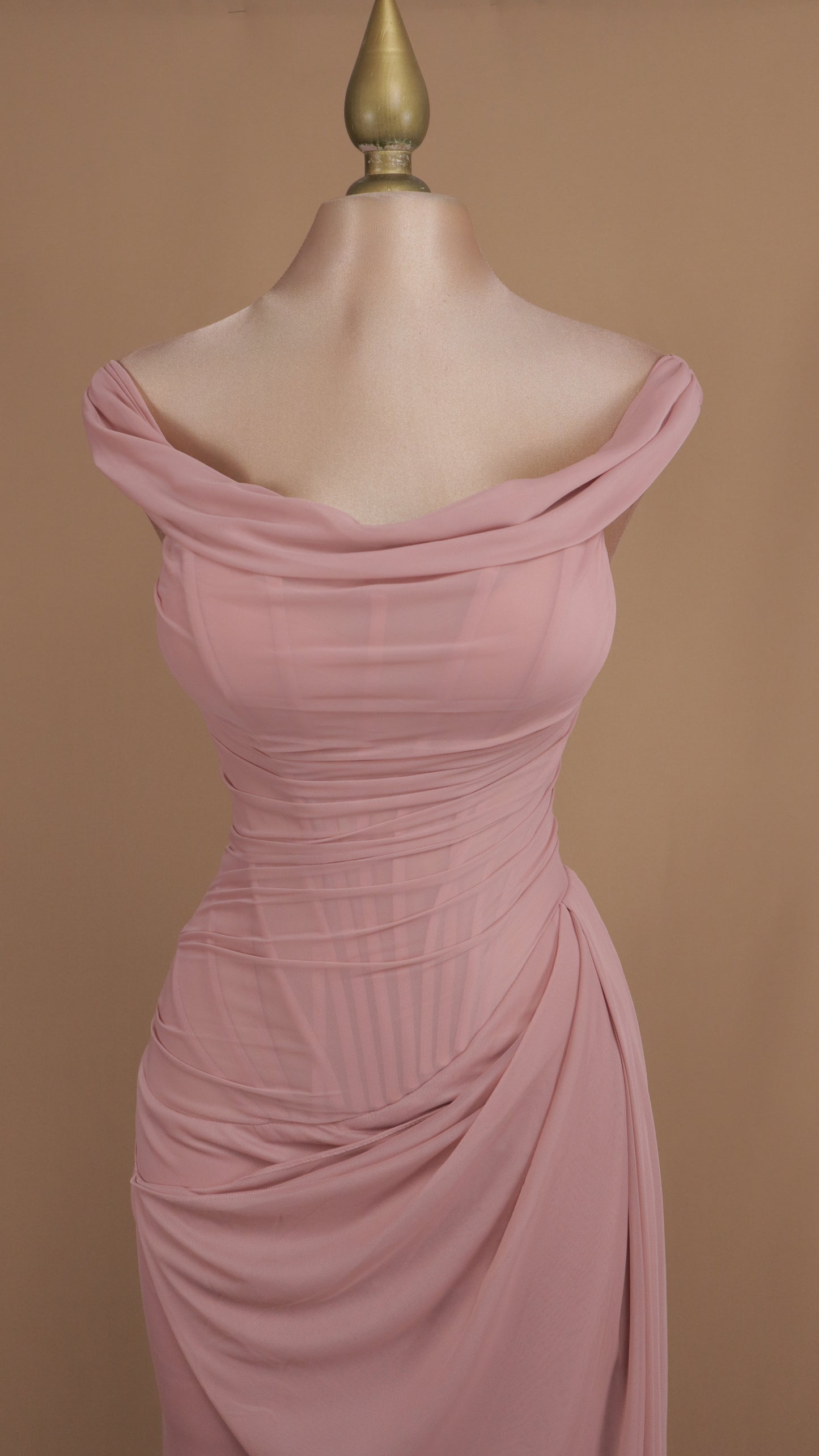 Vestido largo con corset al hombro