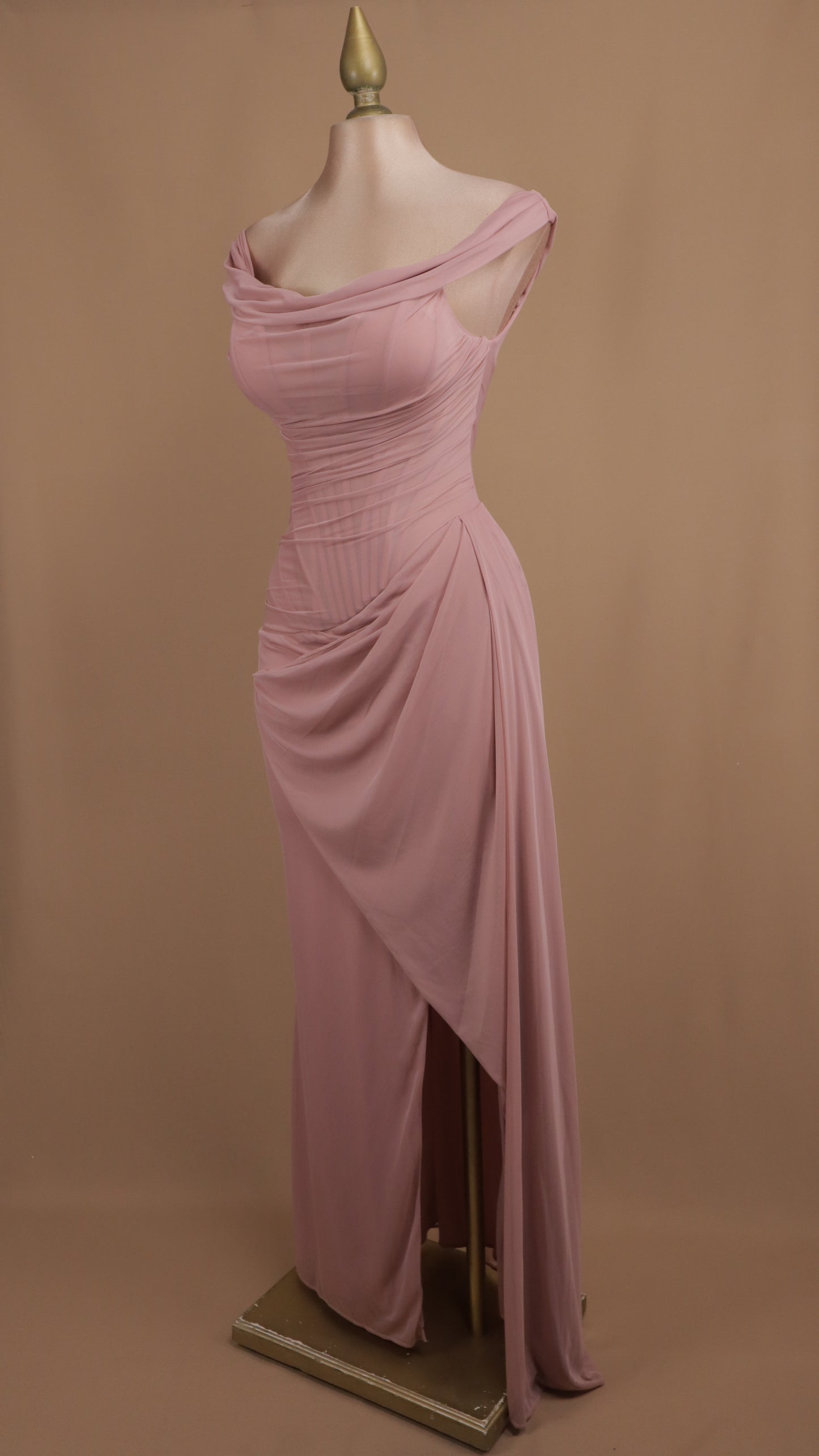 Vestido largo con corset al hombro
