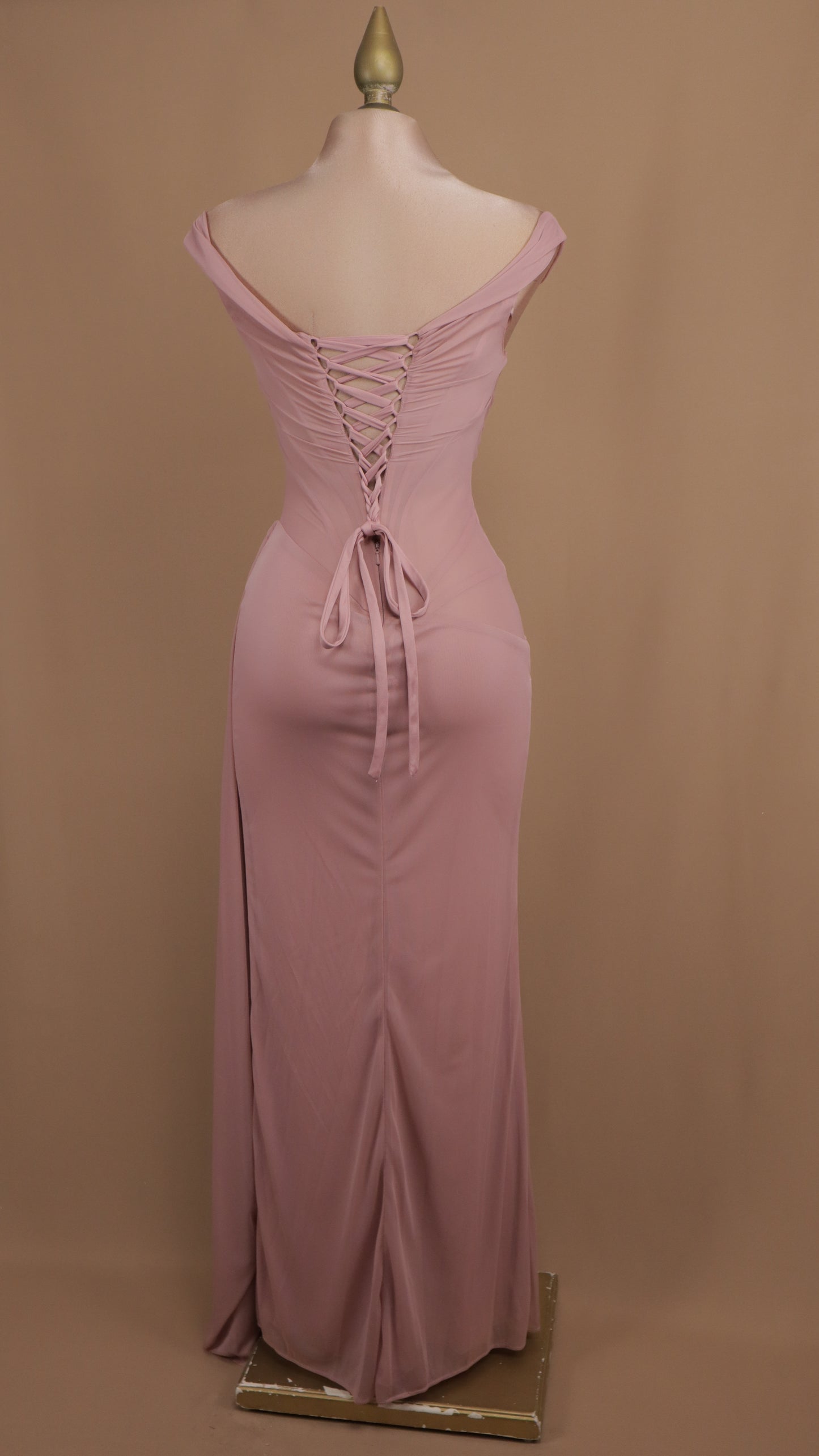 Vestido largo con corset al hombro