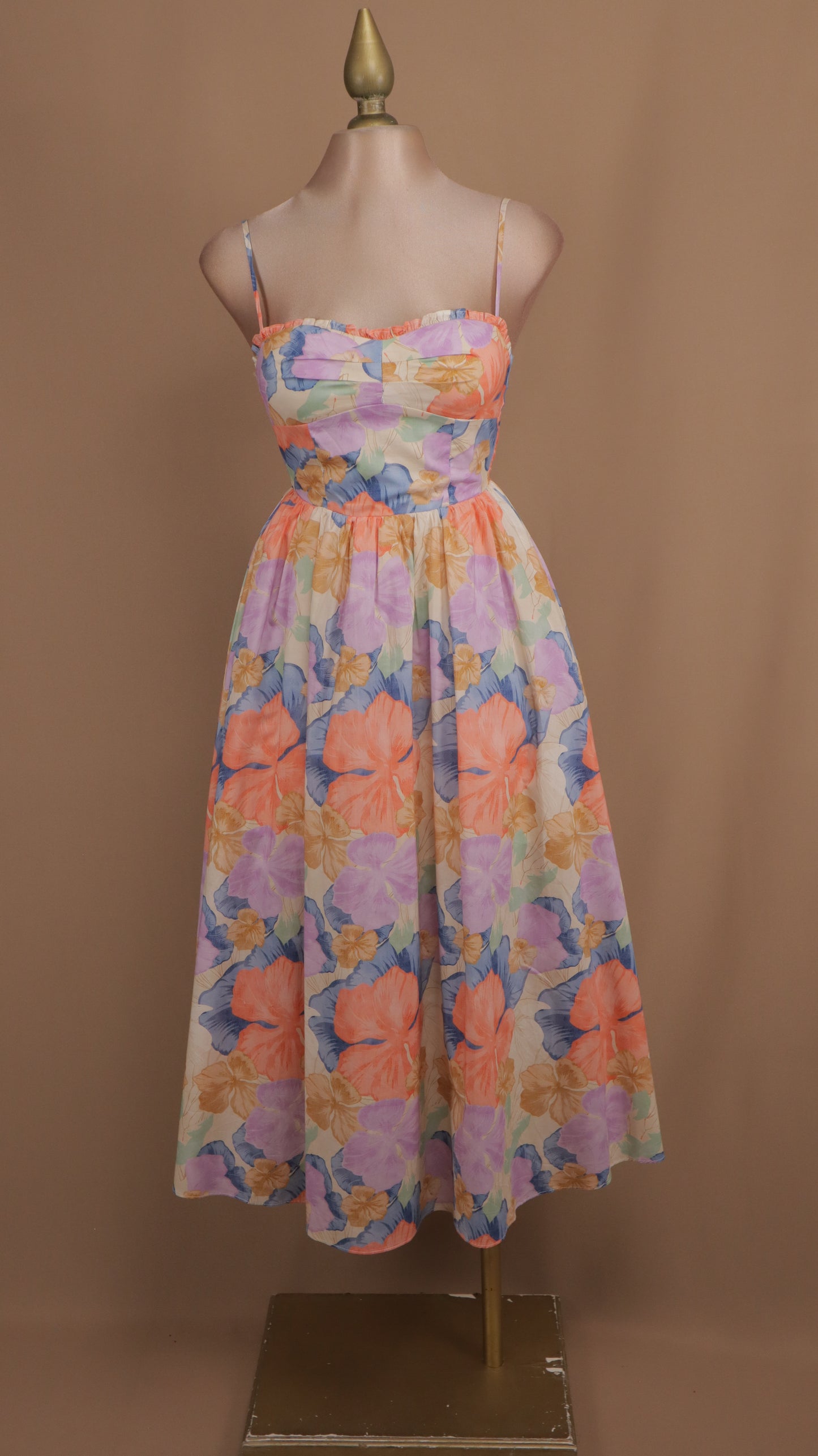 Vestido maxi estampado con escote en la espalda