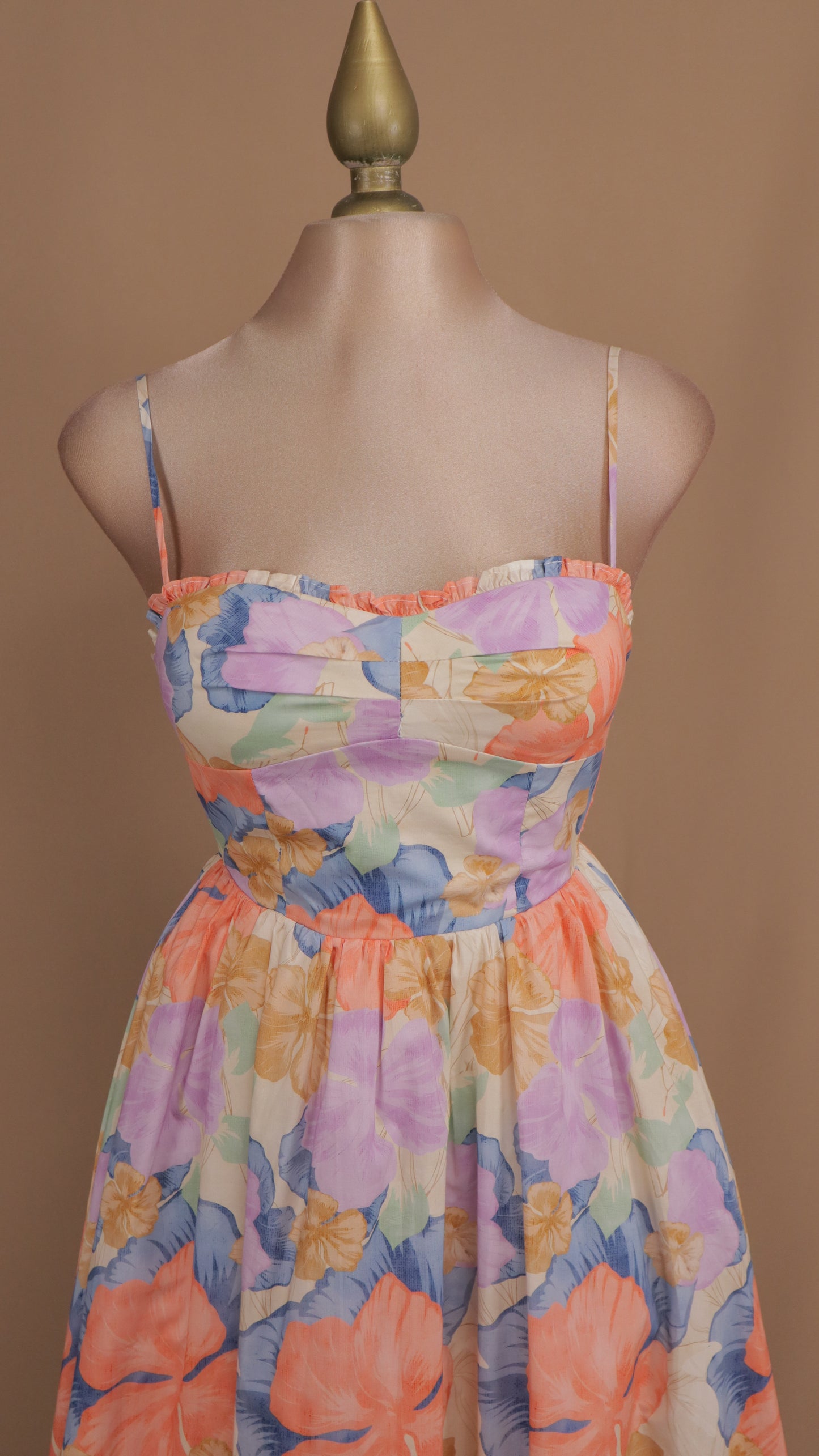 Vestido maxi estampado con escote en la espalda