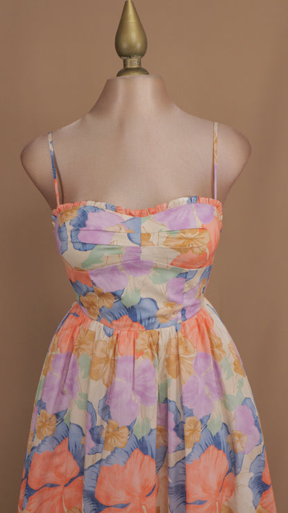 Vestido maxi estampado con escote en la espalda