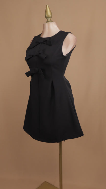 Vestido corto de moños resacado