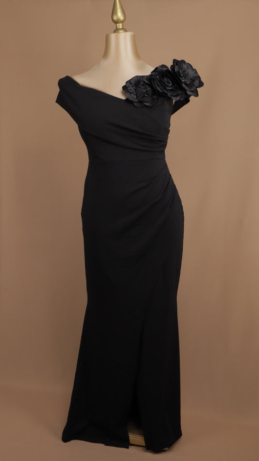 Vestido largo al hombro con flores
