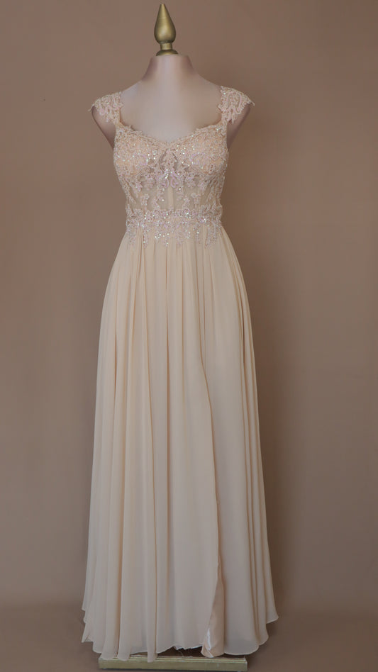 Vestido largo corte imperial con aplicación