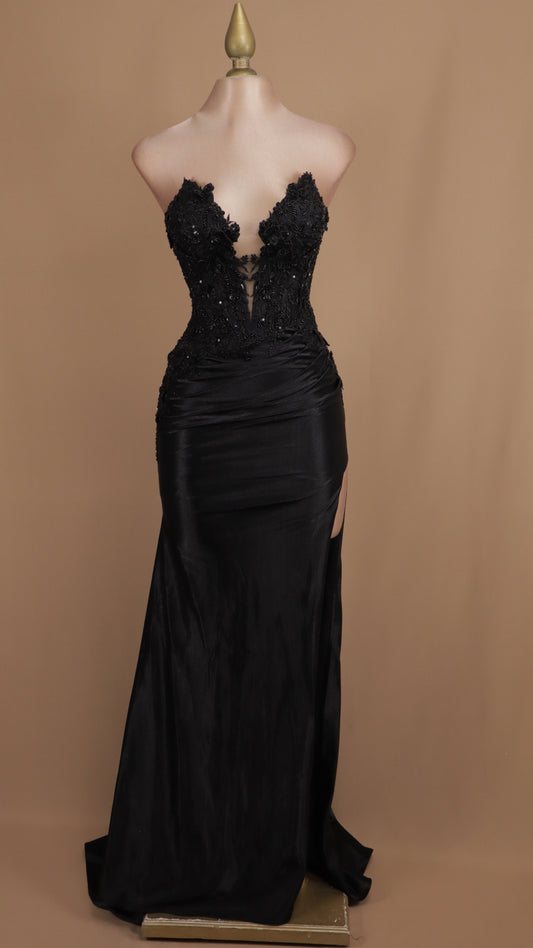 Vestido largo con bordado en busto