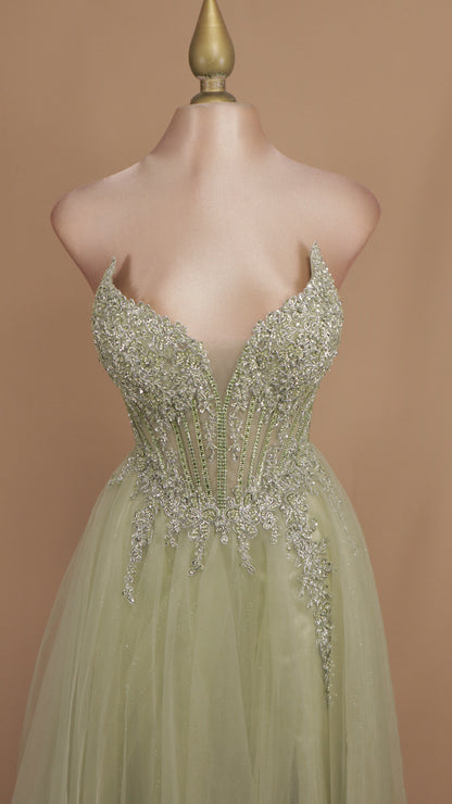 Vestido largo corte princesa con aplicación