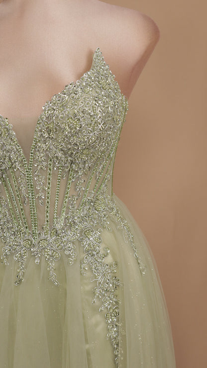 Vestido largo corte princesa con aplicación