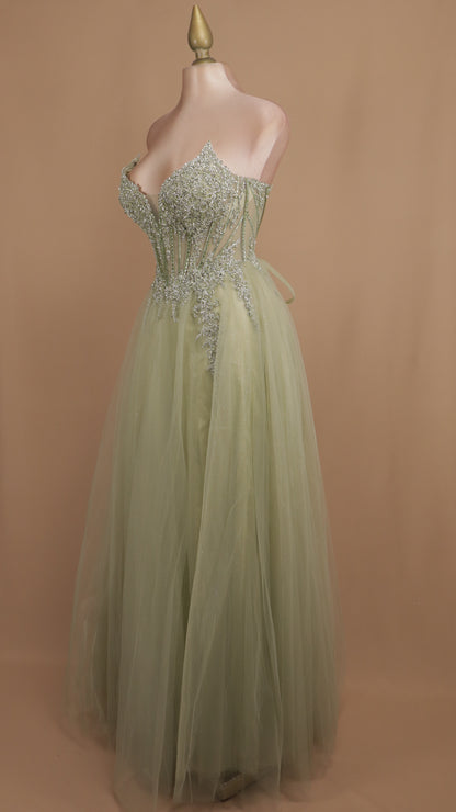 Vestido largo corte princesa con aplicación