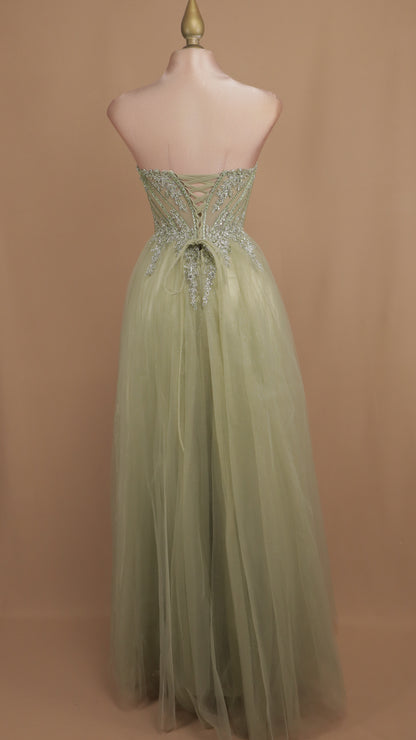 Vestido largo corte princesa con aplicación