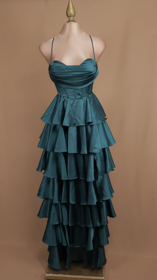 Vestido largo con olanes en falda