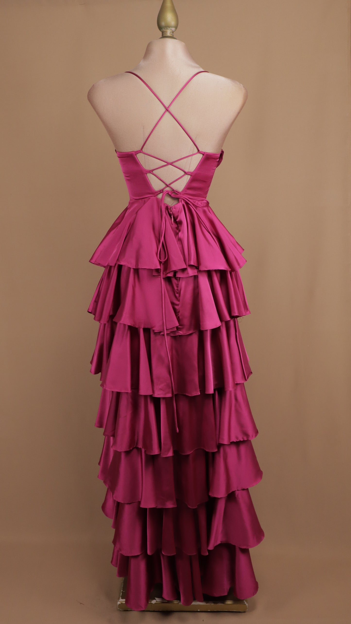 Vestido largo con olanes en falda
