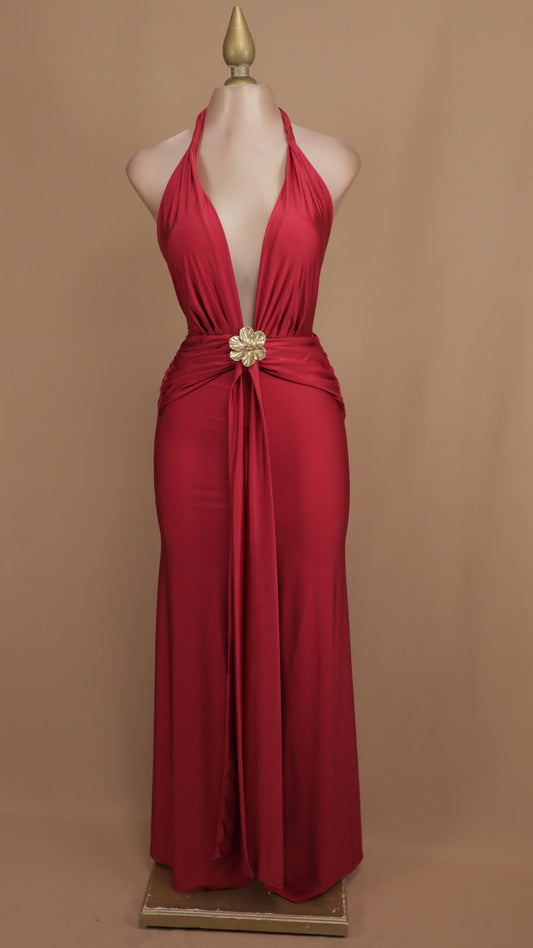 Vestido largo cuello halter con flor dorada