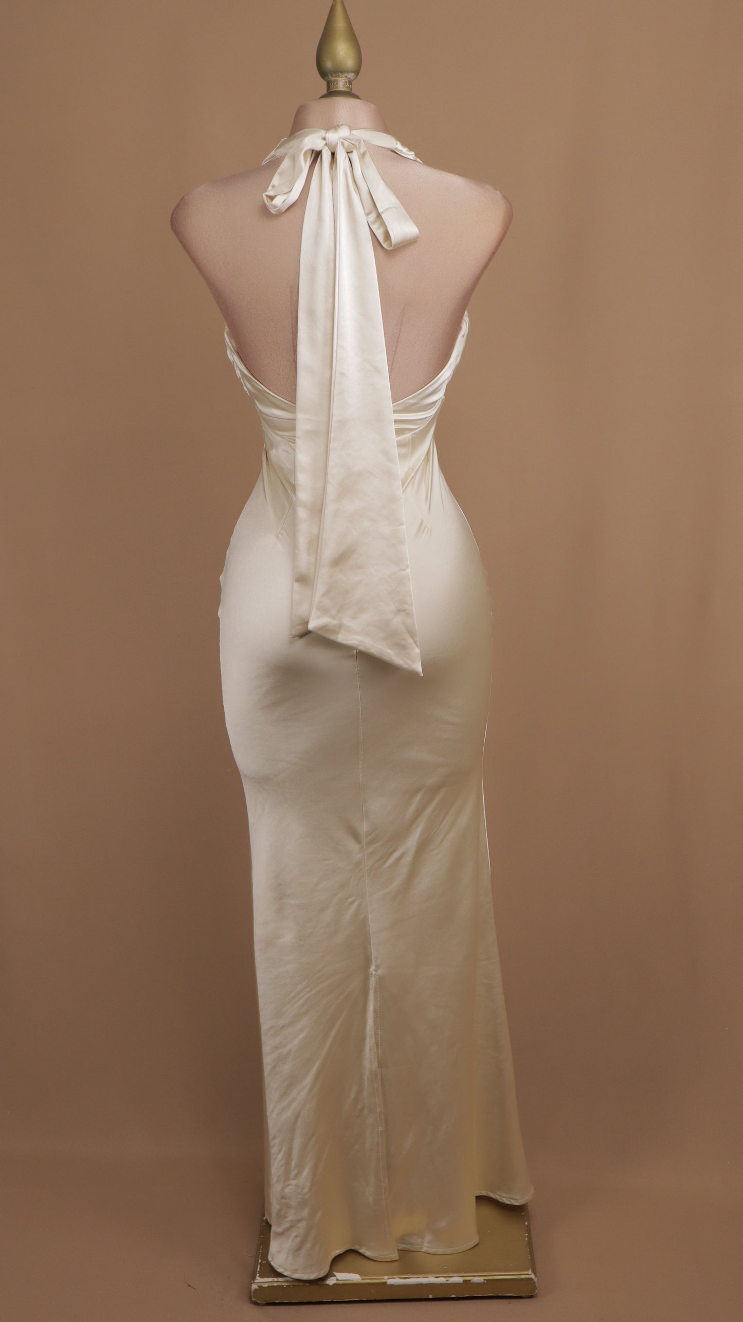 Vestido largo cuello halter plisado