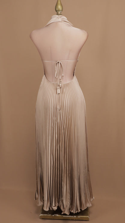 Vestido largo falda plisada con cuello halter y escote en la espalda