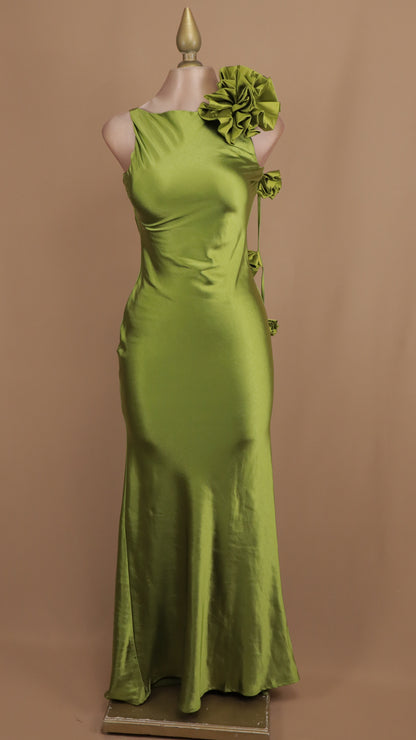 Vestido largo con flores y escote en la espalda