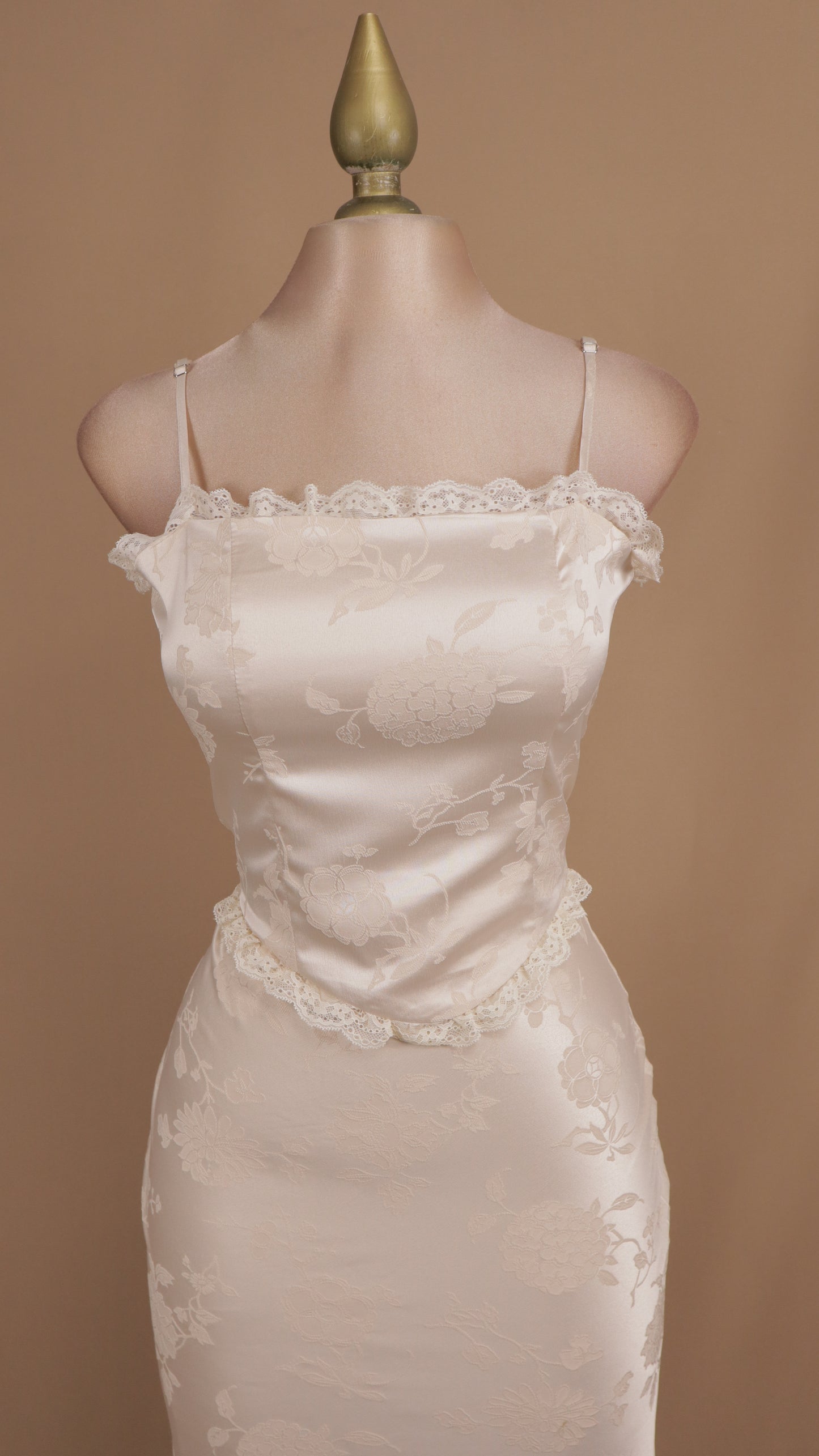 Conjunto de falda y blusa de corset satinada con estampado
