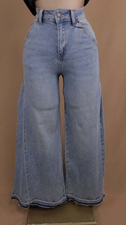 Pantalón de mezclilla deslavado pata ancha