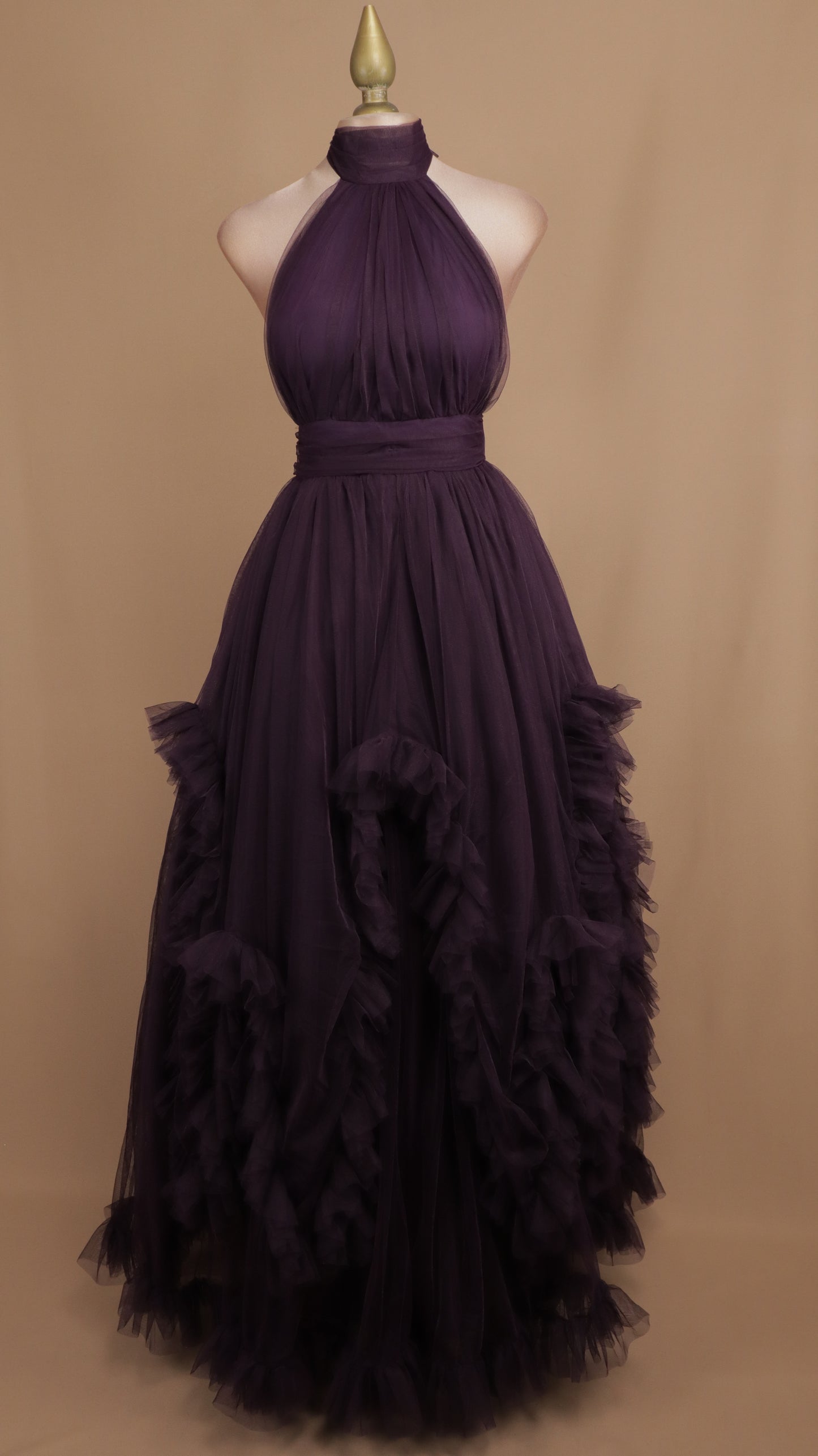 Vestido largo de tul con cuello halter