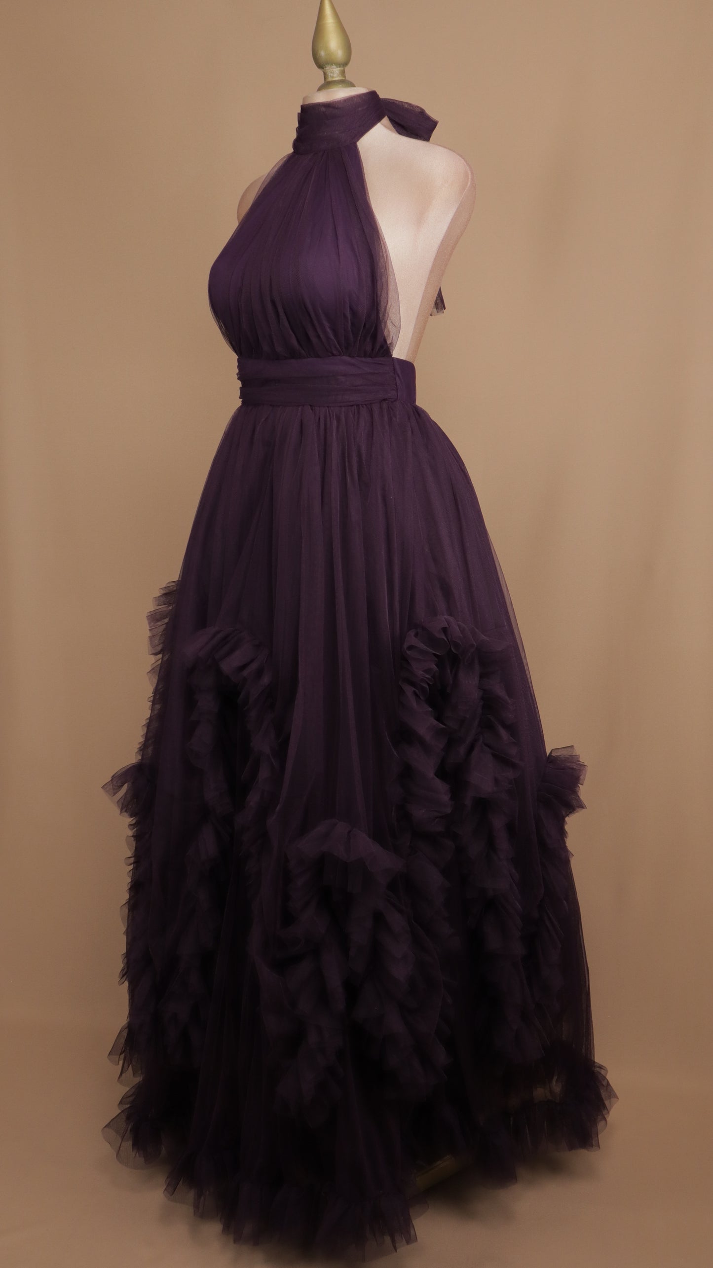 Vestido largo de tul con cuello halter