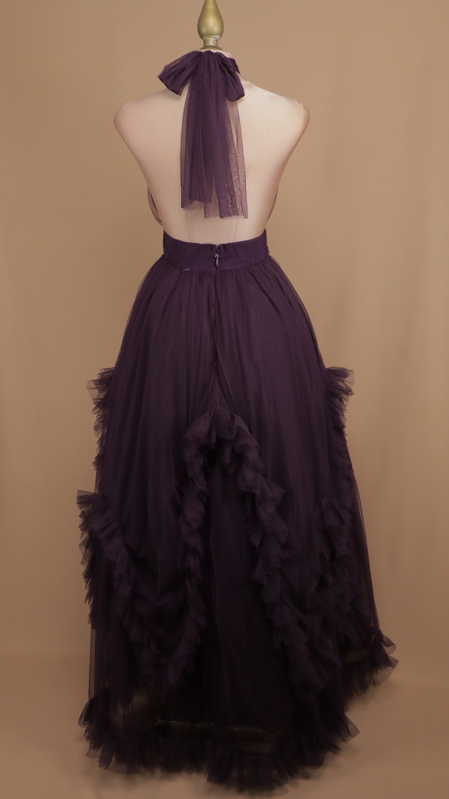 Vestido largo de tul con cuello halter