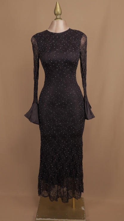 Vestido largo manga larga de encaje y pedrería