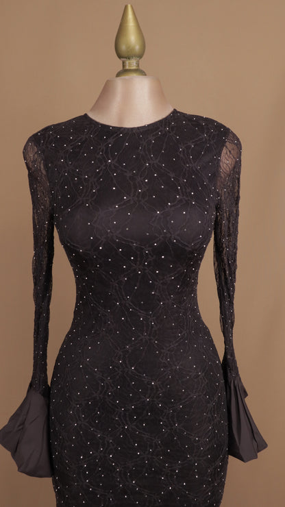 Vestido largo manga larga de encaje y pedrería