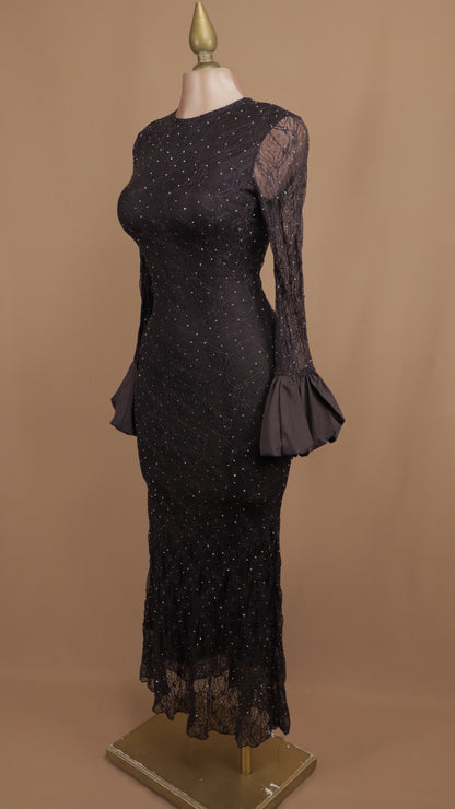 Vestido largo manga larga de encaje y pedrería