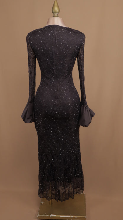 Vestido largo manga larga de encaje y pedrería