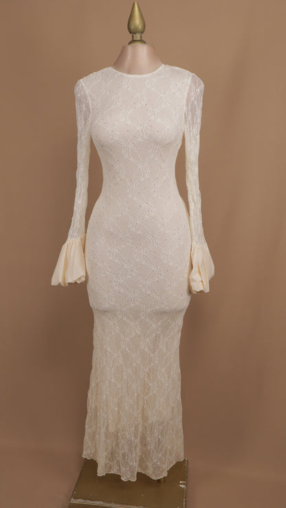 Vestido largo manga larga de encaje y pedrería