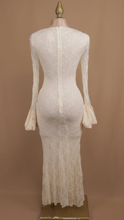 Vestido largo manga larga de encaje y pedrería