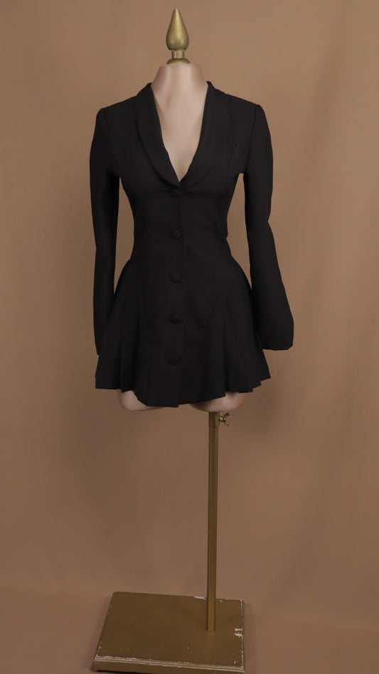 Vestido corto manga larga y pastelones