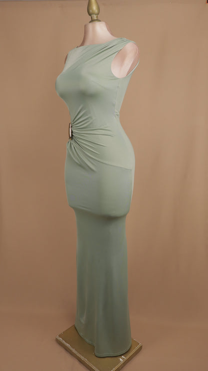 Vestido largo ajustado y resacado con plisado en cadera