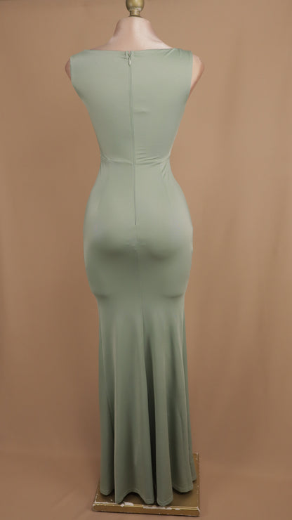 Vestido largo ajustado y resacado con plisado en cadera