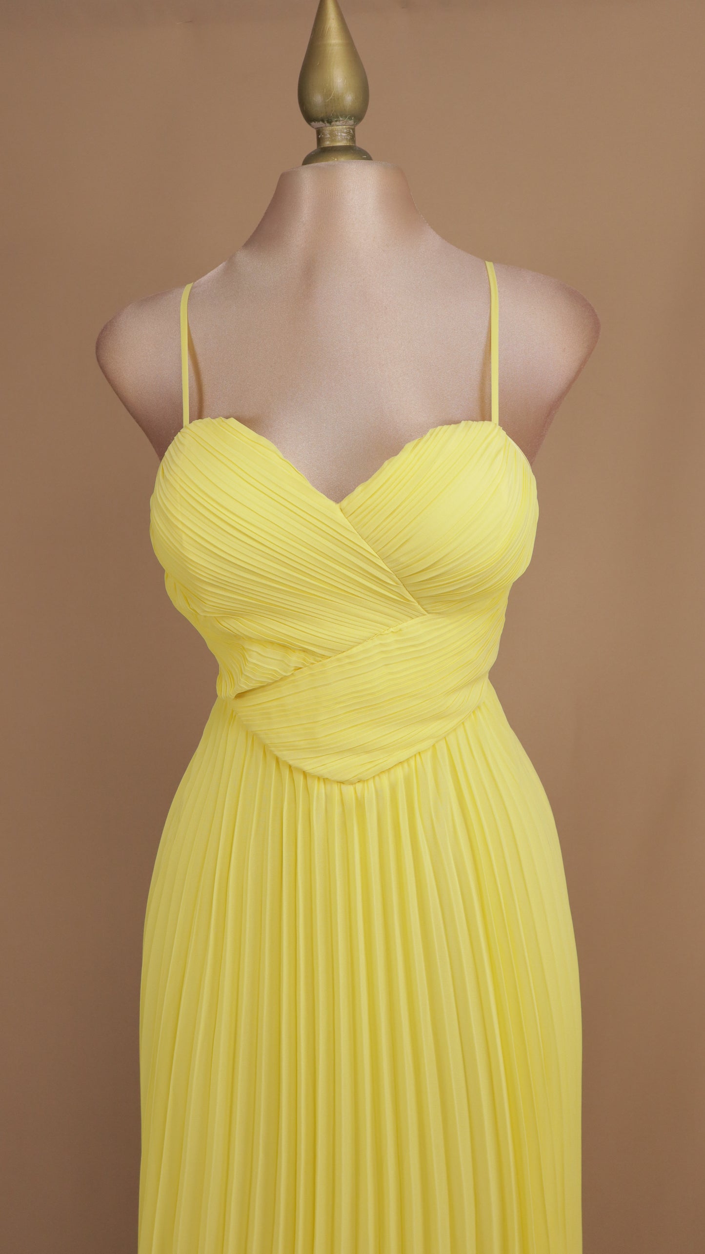 Vestido largo escote corazón plisado
