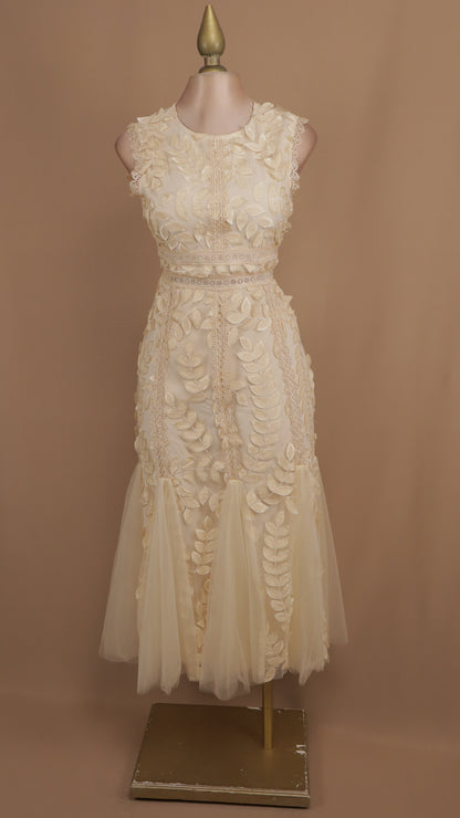 Vestido midi de tull con hojas en 3D