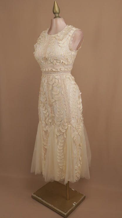 Vestido midi de tull con hojas en 3D