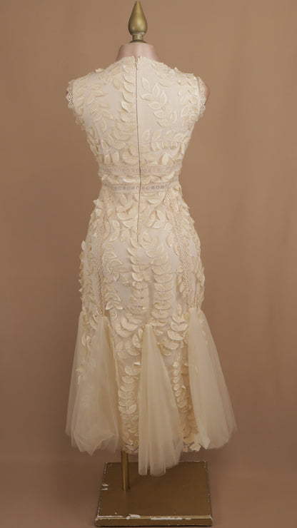 Vestido midi de tull con hojas en 3D