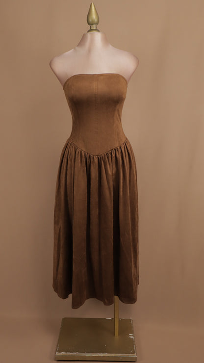 Vestido midi estraple con gamuza