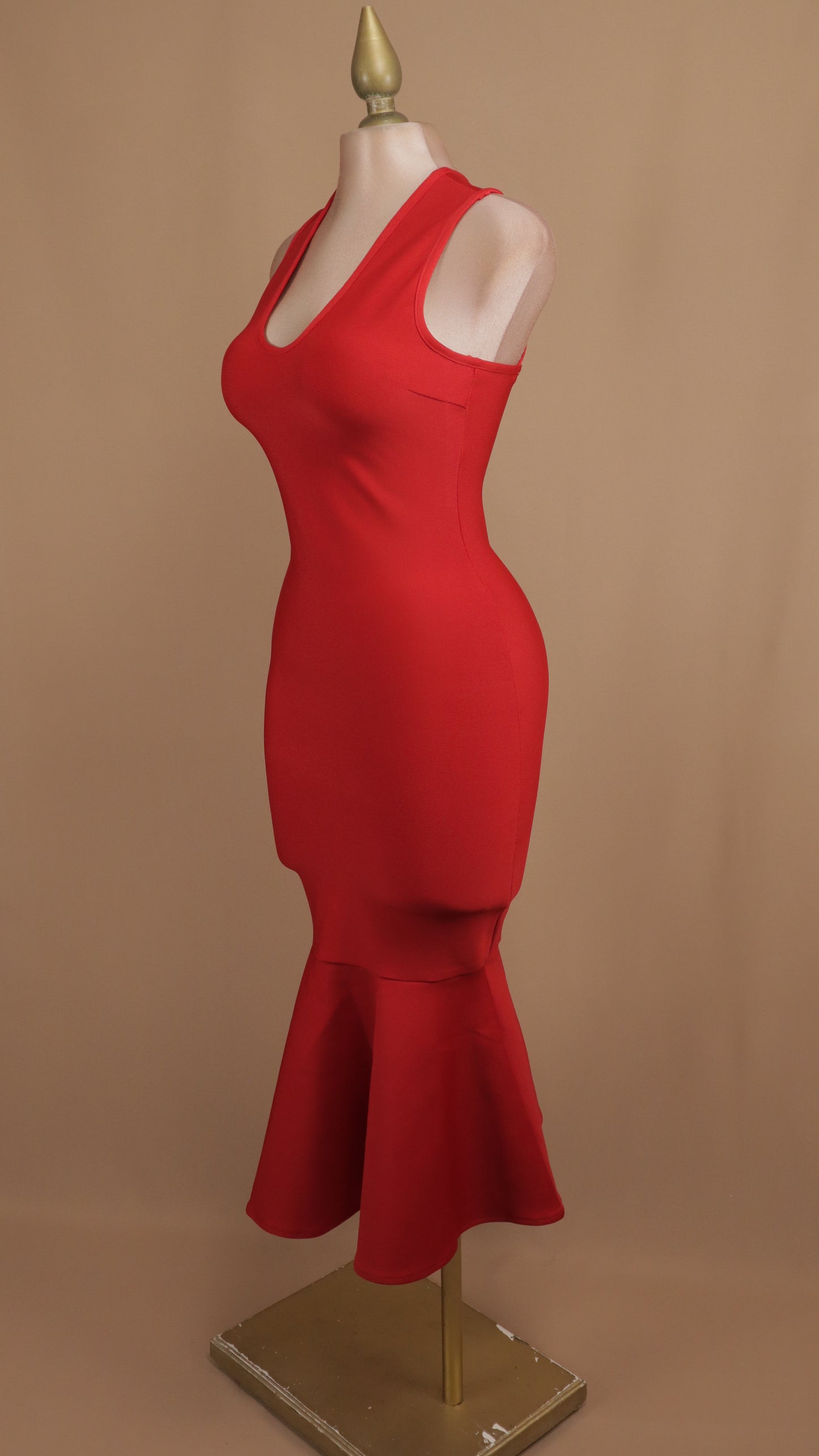 Vestido midi de bandage con escote cruzado en la espalda