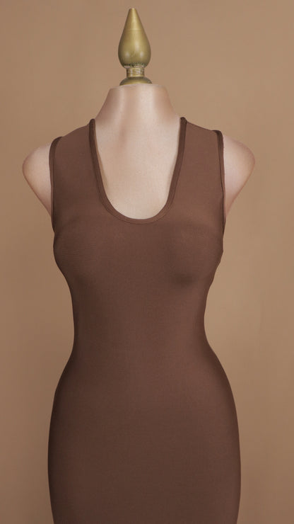 Vestido midi de bandage con escote cruzado en la espalda
