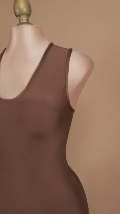 Vestido midi de bandage con escote cruzado en la espalda